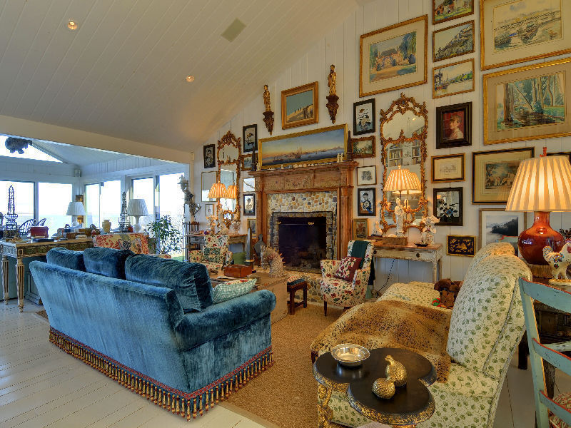 Spectacular Waterfront