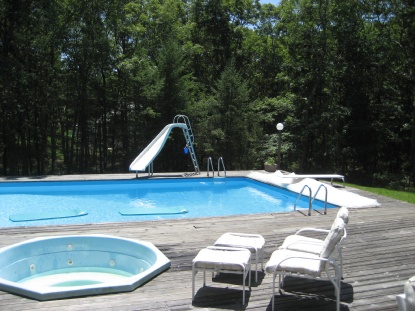 11 SHOREWOOD DR