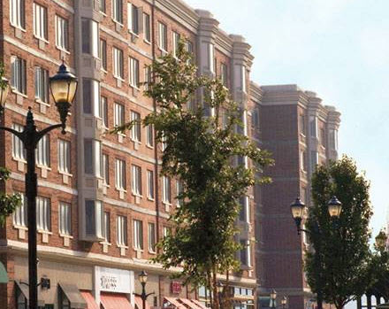 Spacious 1 Bedroom over 1000sf w/ Concierge, Parking and Ferry Shuttle Service.